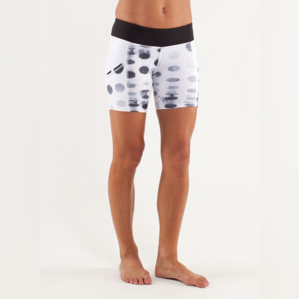 Lululemon Run: Dart and Dash Short
Seaside Dot White / Black / White / Black 6